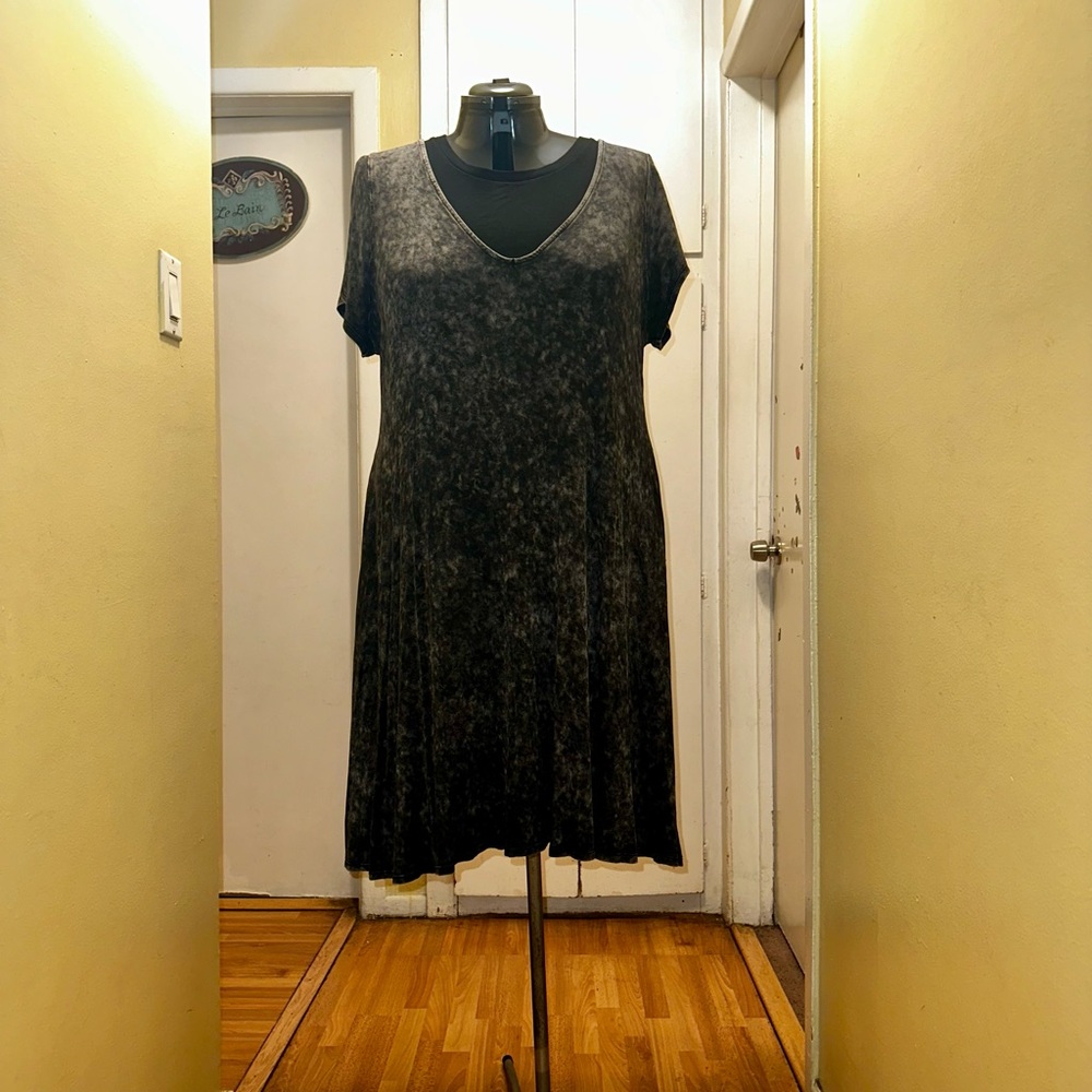 Casual Black V-Neck Dress